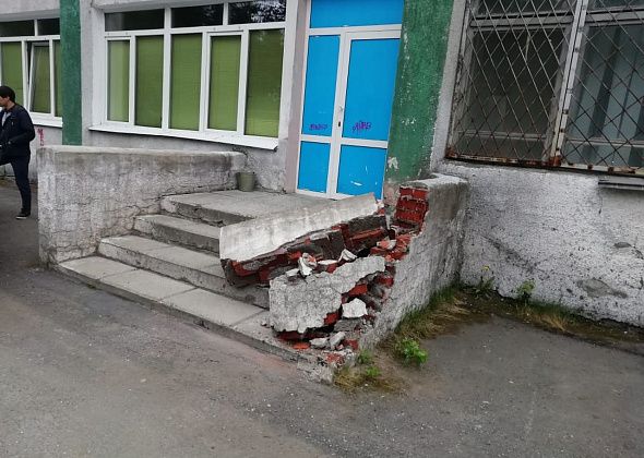 ГИБДД ищет свидетелей наезда на крыльцо детской больницы