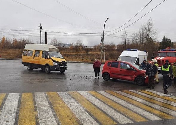 В Заречном районе маршрутка столкнулась с иномаркой