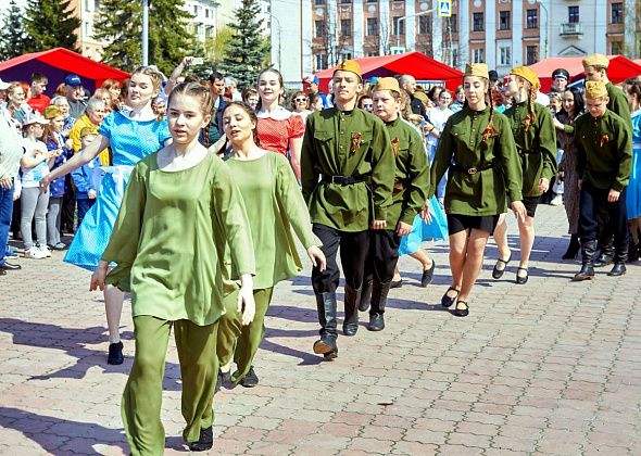 В День Победы на площади прошел праздничный концерт