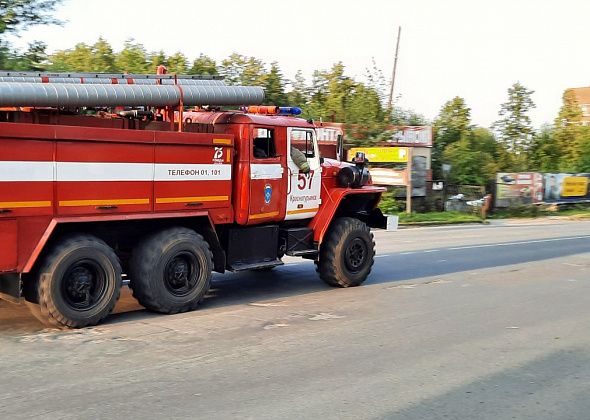 В Краснотурьинске горел автомобиль 