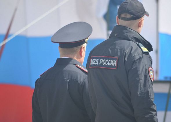 Троих мужчин арестовали за неповиновение полицейским
