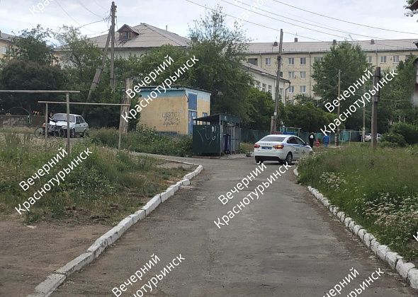 Водитель, сломавший ногу пенсионерке, скрылся с места наезда