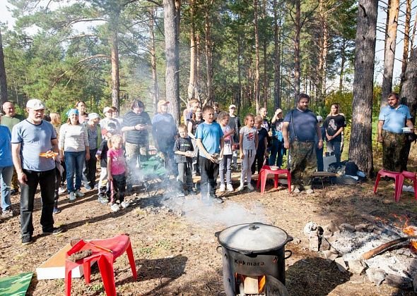  Православные горожане сходили в лес: жарили сосиски, ели пельмени и зефир