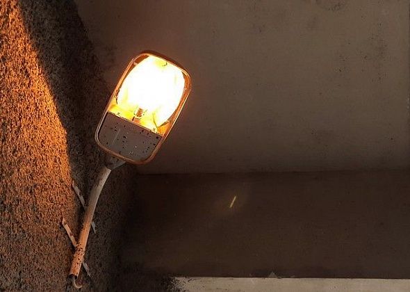 Люди жалуются на чрезмерное освещение в Тихомировском парке. В мэрии уверяют — это временно 