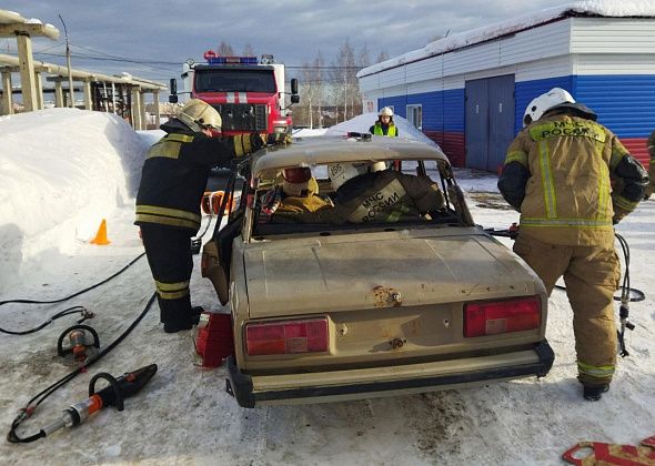 Пожарные соревновались в извлечении пострадавших из автомобиля