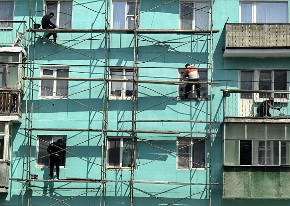 Горожанка фиктивно зарегистрировала пять иностранцев в обмен на... доски