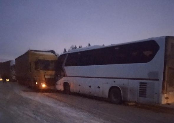 “Водитель сразу стал спрашивать, все ли живы?”. Пассажирка автобуса рассказала подробности ДТП