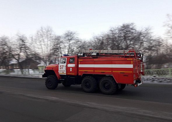 В Краснотурьинске горел гараж