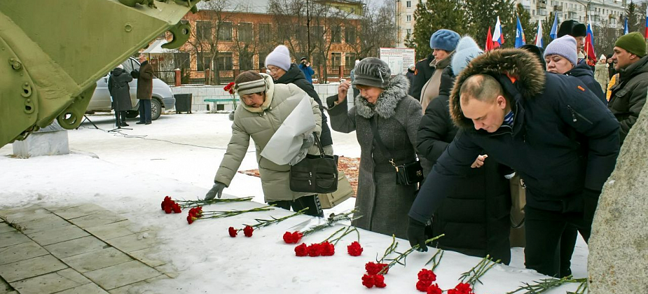 В Краснотурьинске прошел митинг памяти павших в Чечне