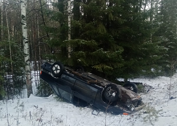 ВАЗ перевернулся на трассе в районе шахты "Северопесчанская"