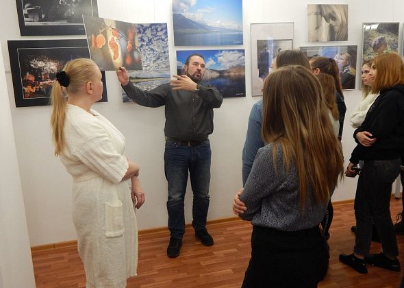 В библиотеке Краснотурьинска открылась фотовыставка Вадима Смалькова