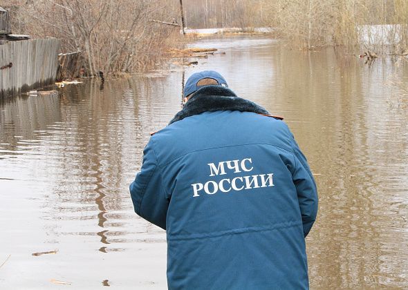 На реке Лозьва перевернулась лодка с пятью людьми. Тела женщины и двоих детей уже нашли