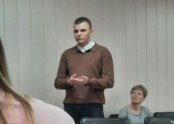 «Нормальный парень, лыжами занимается». Избрали представителя в молодежный парламент области