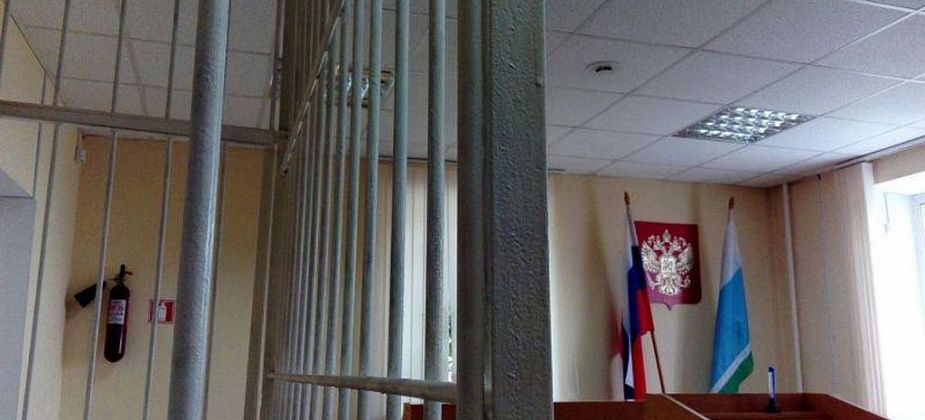 Прикрывали лица кухонными полотенцами. Двум обвиняемым в разбое хотят продлить домашний арест