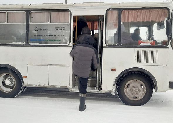 «Все опоздали на работу и замерзли». Краснотурьинцы пожаловались на задержки в движении автобусов