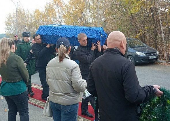 «Ваш отец погиб 18 сентября». Простились с краснотурьинцем Дмитрием Клевакиным, погибшим на СВО