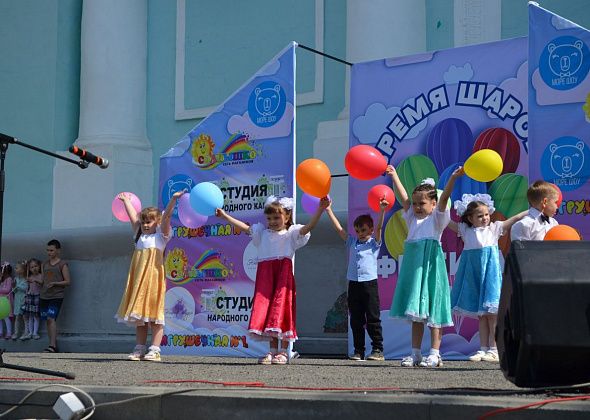 Журавли из бумаги, концерт, сладкая вата: рассказываем, как прошел “День воздушных шаров”