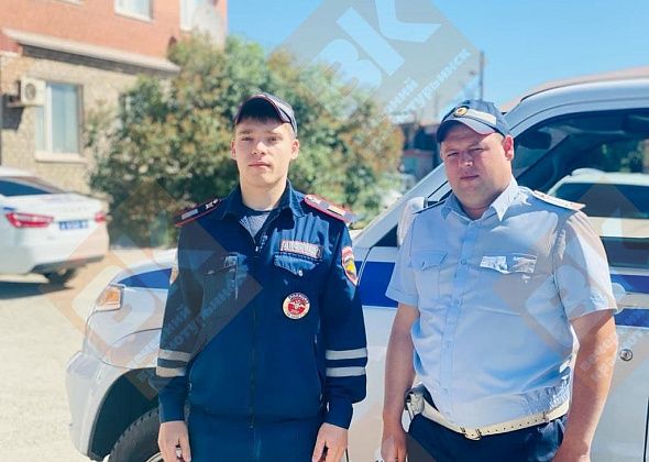 Сотрудники ГИБДД вновь отличились. Буксировали сломавшийся автомобиль горожанки пять километров