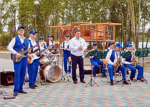 Оркестру духовой и эстрадной музыки ДК БАЗа 70 лет!