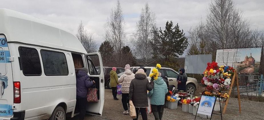 Сотни краснотурьинцев едут на кладбища