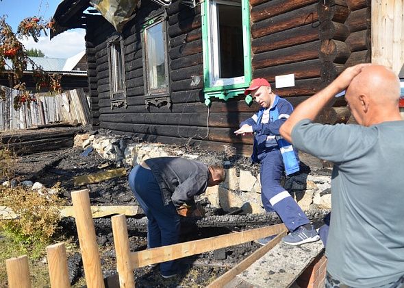 Огонь уничтожил дом семьи. В пожаре погорельцы винят энергетиков