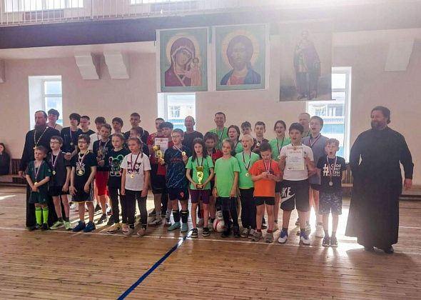 Православные Краснотурьинска сыграли в футбол и отобедали в Карпинске